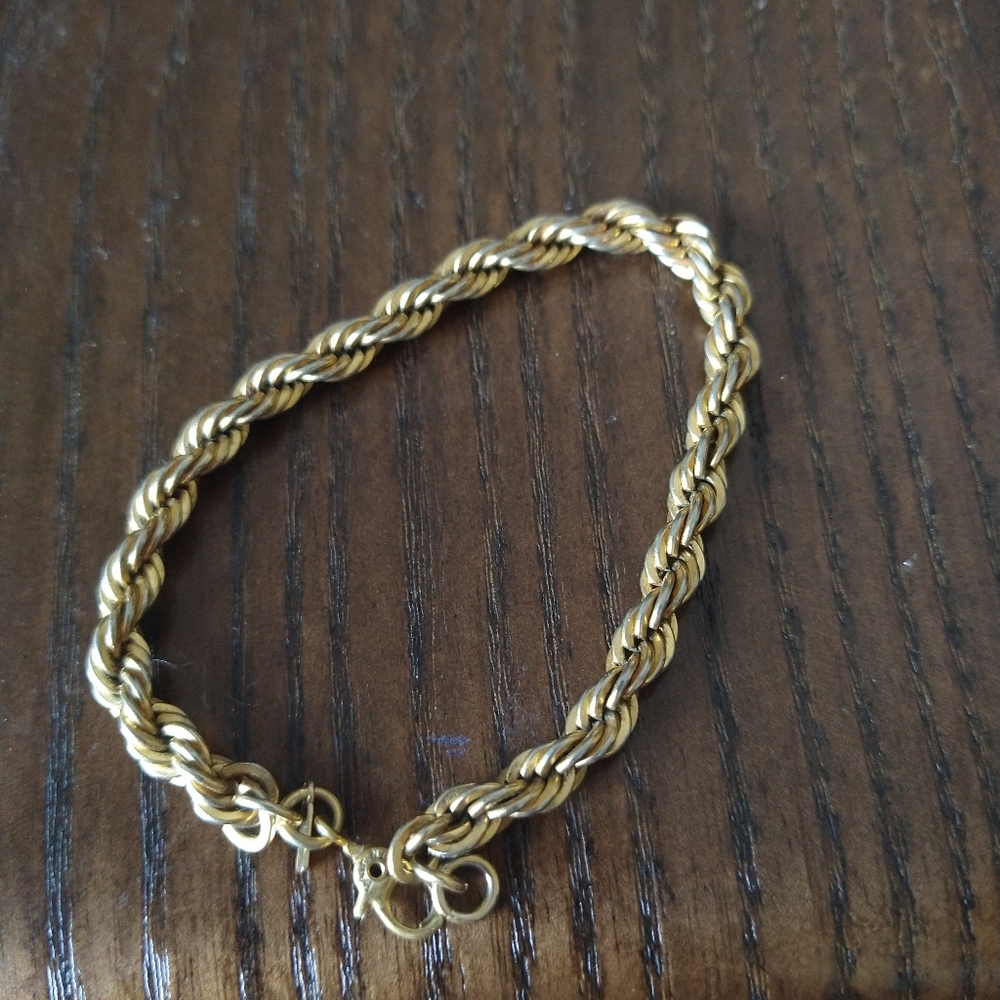 Gold twist bracelet